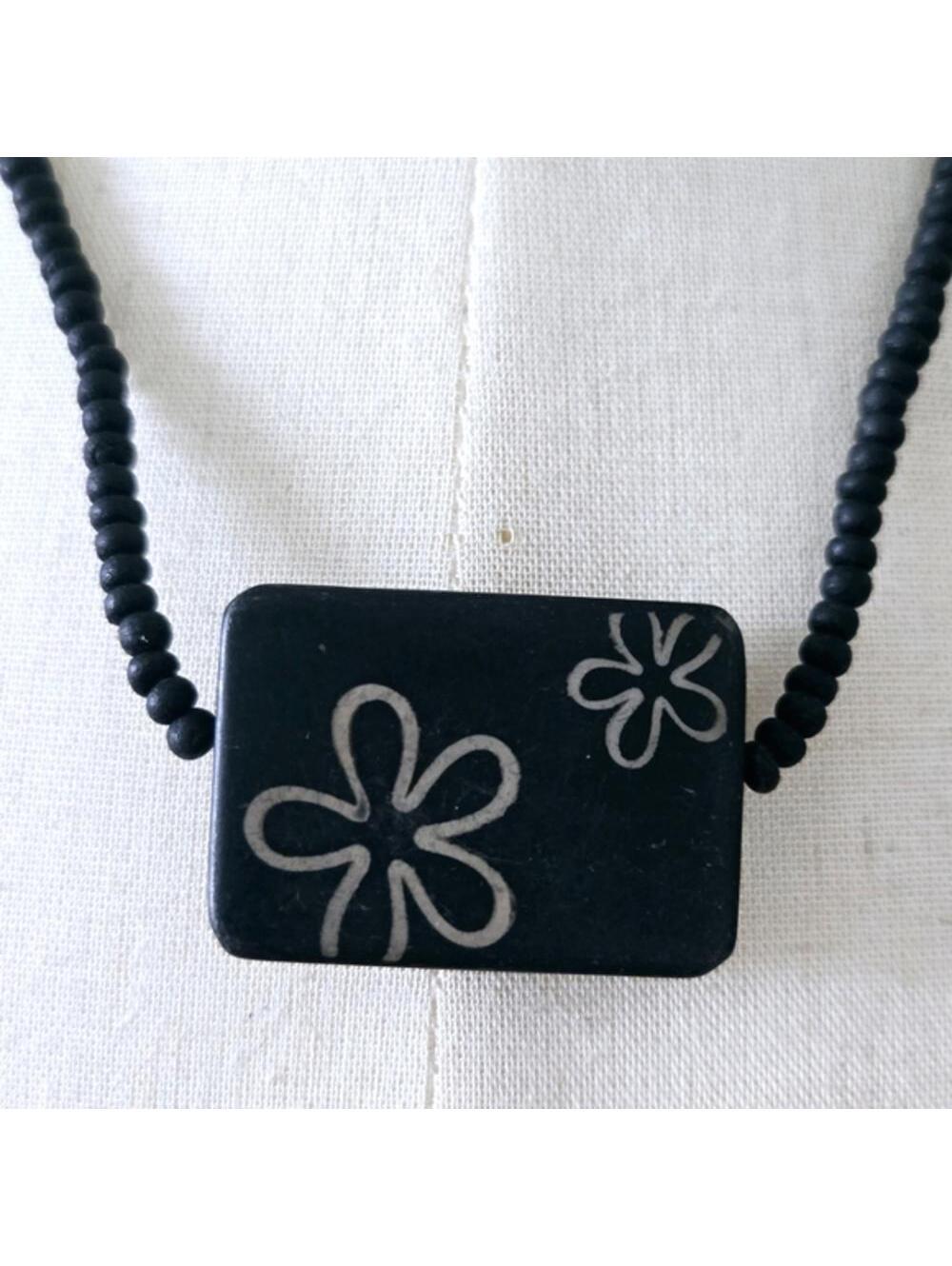 Y2K Vintage Stone Flower Pendant Necklace w/ Toggle Clasp
